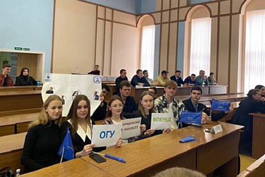 Навыки ведения дебатов показывают молодежные парламентарии